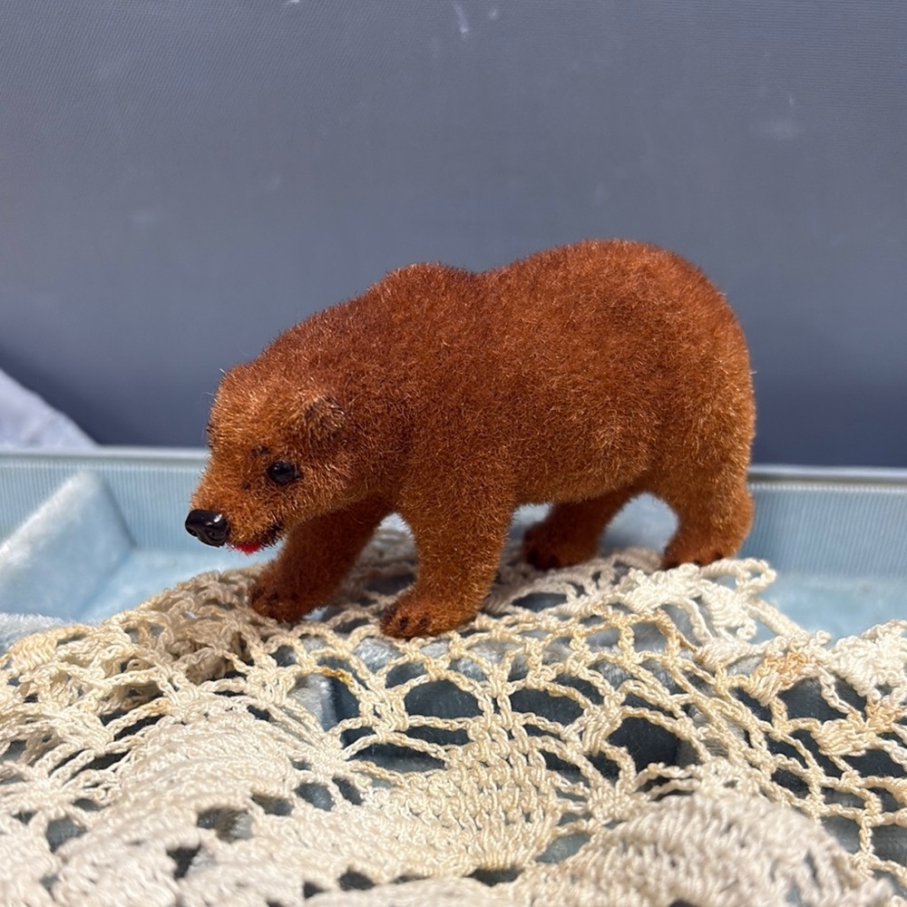 vintage Wagner Kunstlerschutz flocked bear
R